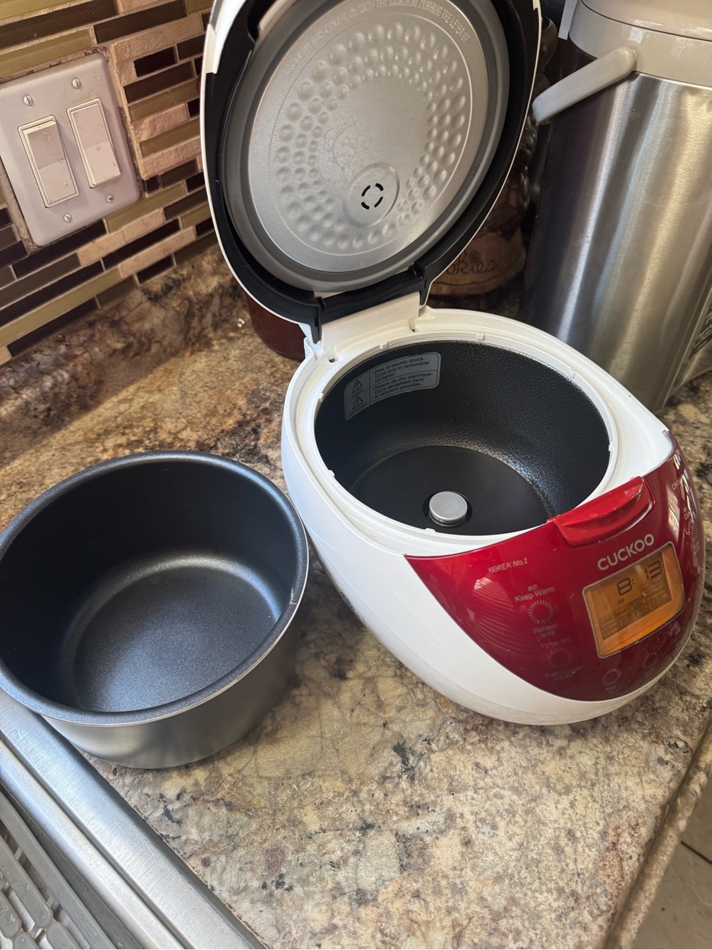 Red Electric Rice Cooker - Compact Multi-Function Cooker - Picture 4 of 6